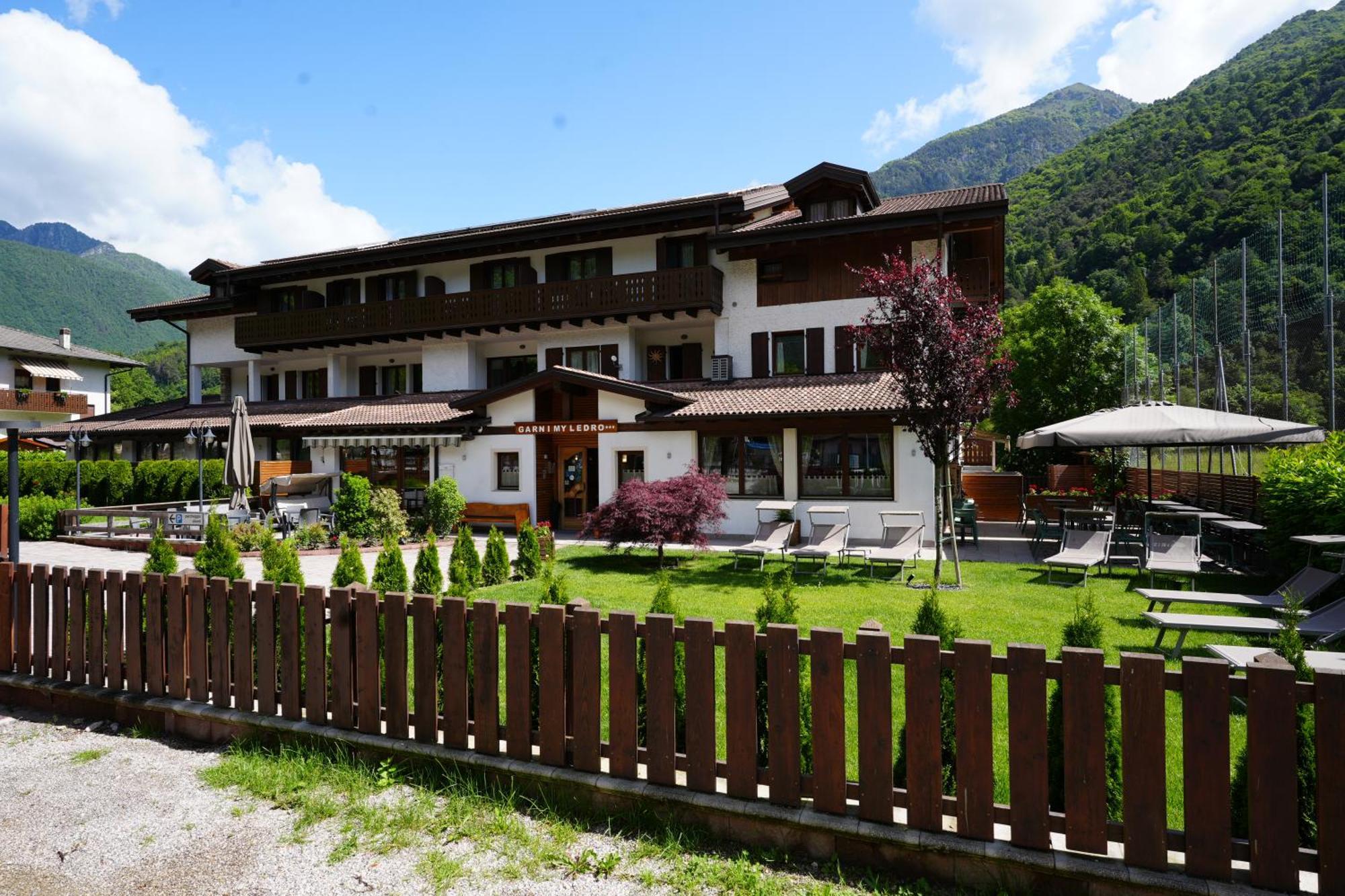 Hotel Garni My Ledro Pieve Di Ledro Exteriör bild